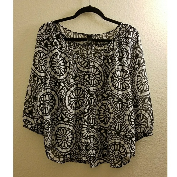 Black and white blouse - Picture 2 of 2